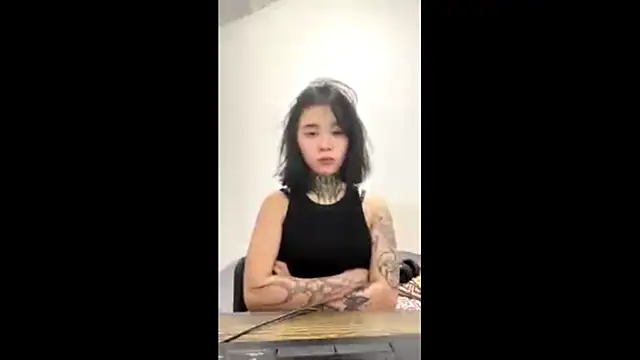 Snapshot of Juliou_ chatting on April 4, 2026, 11:11 pm Juliou online show from April 4, 2026, 11:11 pm