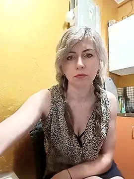 Snapshot of TaynaSecret chatting on April 3, 2026, 5:19 pm TaynaSecret online show from April 3, 2026, 5:19 pm