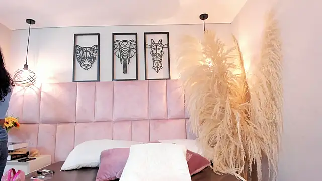 Vaithiare stone online show from April 5, 2026, 12:12 pm