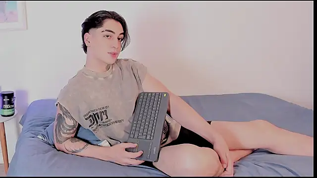 Snapshot of Thiago_angel chatting on July 21, 2026, 5:53 am Thiago angel online show from July 21, 2026, 5:53 am