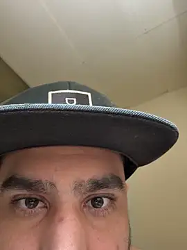 daddyking1013 online show from April 8, 2026, 3:52 am