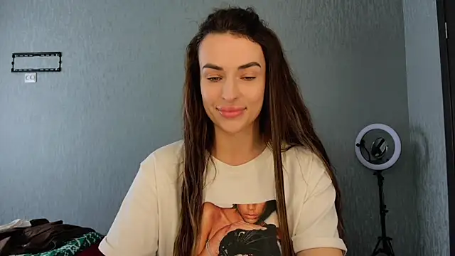 Snapshot of Kira__love1 chatting on April 15, 2026, 9:15 am Kira love1 online show from April 15, 2026, 9:15 am