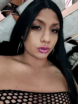 Laura D online show from April 28, 2026, 7:40 pm