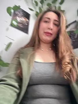 suzy-111 online show from April 12, 2026, 4:32 pm