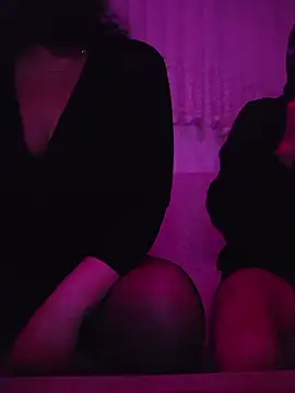 Snapshot of izmirlikeko chatting on April 3, 2026, 8:26 pm izmirlikeko online show from April 3, 2026, 8:26 pm