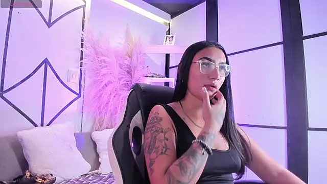 Snapshot of KendallMeyers chatting on April 12, 2026, 4:49 am KendallMeyers online show from April 12, 2026, 4:49 am