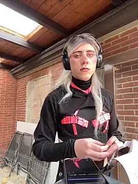 Snapshot of michelle310 chatting on April 4, 2026, 12:56 pm michelle310 online show from April 4, 2026, 12:56 pm