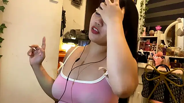 GlindaDejardin online show from April 15, 2026, 7:58 pm