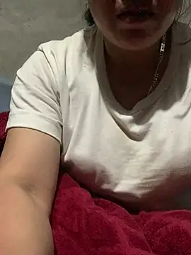 Snapshot of candy-beo chatting on April 13, 2026, 1:15 pm candy-beo online show from April 13, 2026, 1:15 pm