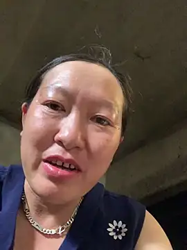 Snapshot of candy-beo chatting on April 15, 2026, 5:24 am candy-beo online show from April 15, 2026, 5:24 am