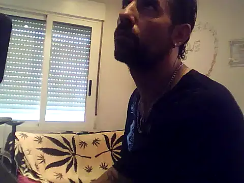 Morenazoojazos38 online show from April 4, 2026, 3:29 pm