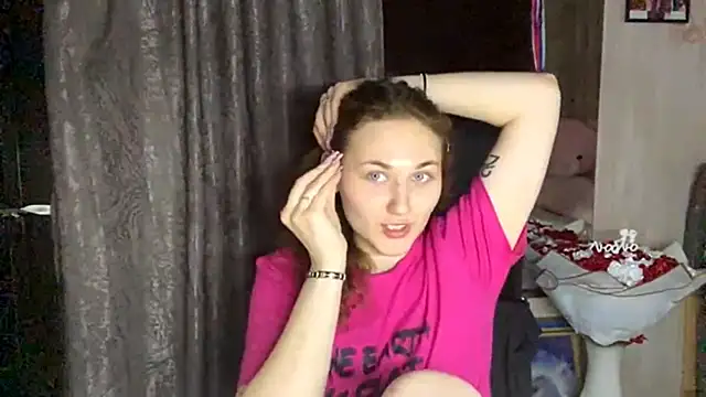 SophieNiktashu online show from April 5, 2026, 12:12 pm