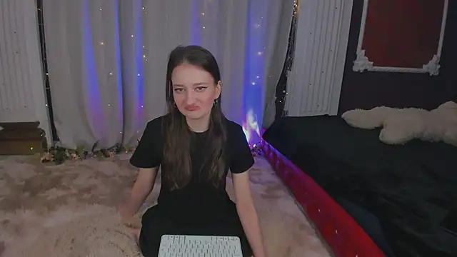 Snapshot of _SummerLila chatting on April 12, 2026, 1:47 pm SummerLila online show from April 12, 2026, 1:47 pm