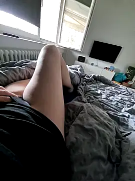 LadyLeni online show from April 13, 2026, 9:57 am