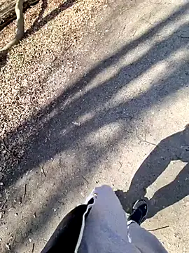 LadyLeni online show from April 9, 2026, 12:44 pm