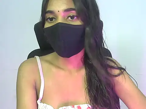 Snapshot of Shanaya_xo chatting on July 18, 2026, 6:05 pm Shanaya xo online show from July 18, 2026, 6:05 pm