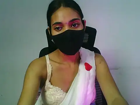 Snapshot of Shanaya_xo chatting on July 17, 2026, 6:27 pm Shanaya xo online show from July 17, 2026, 6:27 pm