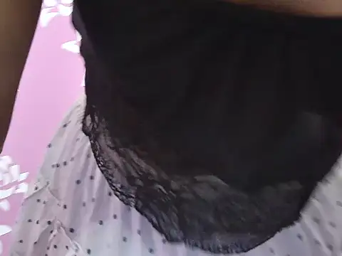 Snapshot of Shanaya_xo chatting on August 4, 2026, 5:39 pm Shanaya xo online show from August 4, 2026, 5:39 pm