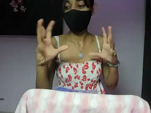 Snapshot of Shanaya_xo chatting on June 30, 2026, 5:46 pm Shanaya xo online show from June 30, 2026, 5:46 pm