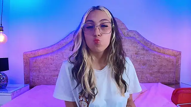 sweetlyundone online show from July 24, 2026, 7:32 pm