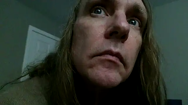 Magnus Luv online show from May 27, 2026, 1:57 am