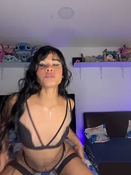 Snapshot of ChloeFox2 chatting on April 7, 2026, 3:52 am ChloeFox2 online show from April 7, 2026, 3:52 am