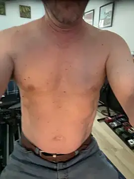 Snapshot of GeetarLuvver chatting on April 5, 2026, 5:30 pm GeetarLuvver online show from April 5, 2026, 5:30 pm