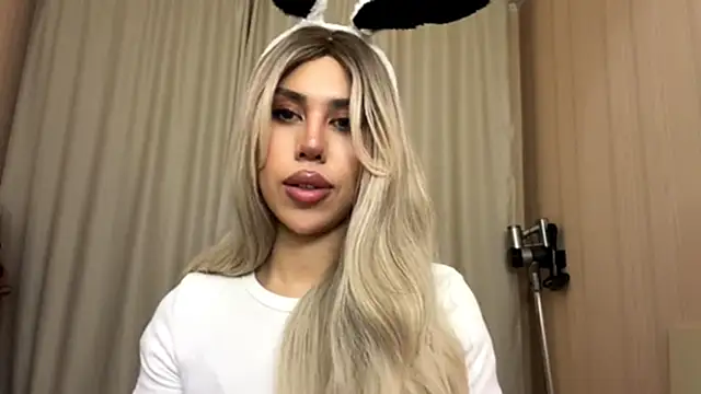 Snapshot of Elizamyr chatting on April 5, 2026, 9:54 pm Elizamyr online show from April 5, 2026, 9:54 pm