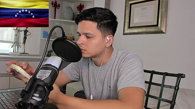 Snapshot of matrix1998 chatting on April 6, 2026, 10:00 pm matrix1998 online show from April 6, 2026, 10:00 pm