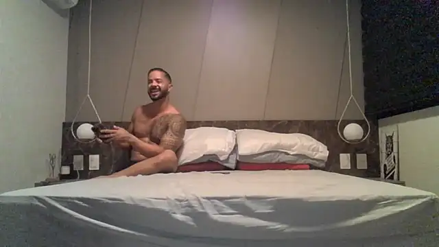 Snapshot of sexy_couple82 chatting on April 8, 2026, 4:03 am sexy couple82 online show from April 8, 2026, 4:03 am