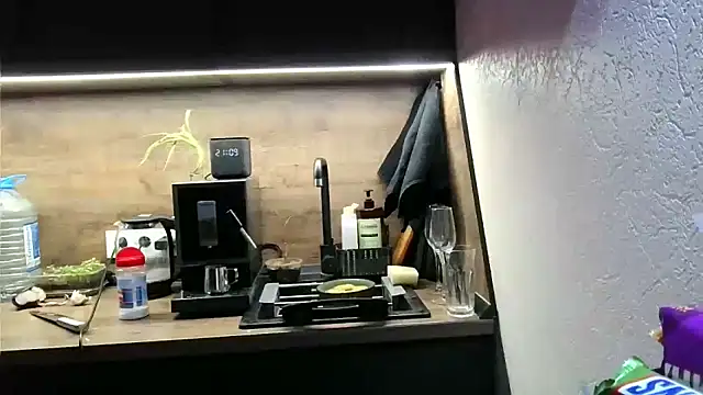 miss preggie online show from April 19, 2026, 6:10 pm