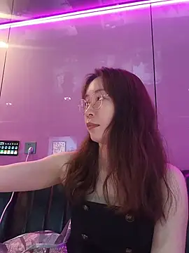 Snapshot of bingbing-521 chatting on April 15, 2026, 2:43 pm bingbing-521 online show from April 15, 2026, 2:43 pm