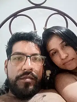 Snapshot of SantiMia chatting on April 6, 2026, 12:39 am SantiMia online show from April 6, 2026, 12:39 am