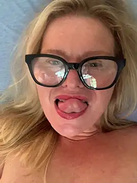 Love Lee xo online show from June 6, 2026, 2:33 pm