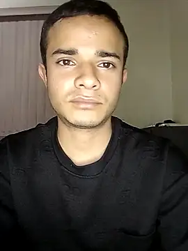 Snapshot of LuisLatinboyy chatting on April 8, 2026, 1:29 am LuisLatinboyy online show from April 8, 2026, 1:29 am