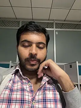 Sweetloverr28 online show from April 27, 2026, 7:01 pm