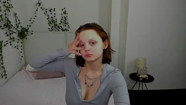 Charlotte Stee online show from July 6, 2026, 2:40 am