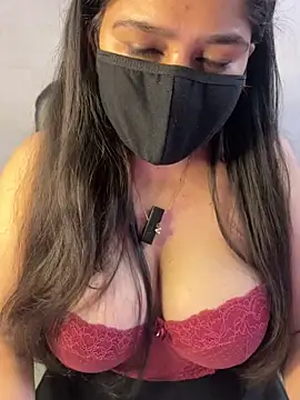 Snapshot of sarasofiaa_ chatting on June 7, 2026, 5:29 pm sarasofiaa online show from June 7, 2026, 5:29 pm