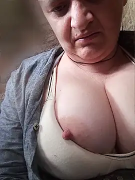 Snapshot of AnabelBexley chatting on April 14, 2026, 6:07 am AnabelBexley online show from April 14, 2026, 6:07 am