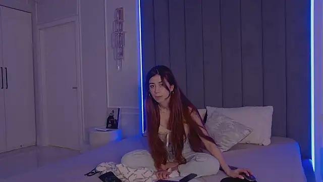 CarolineCox online show from April 8, 2026, 3:02 pm