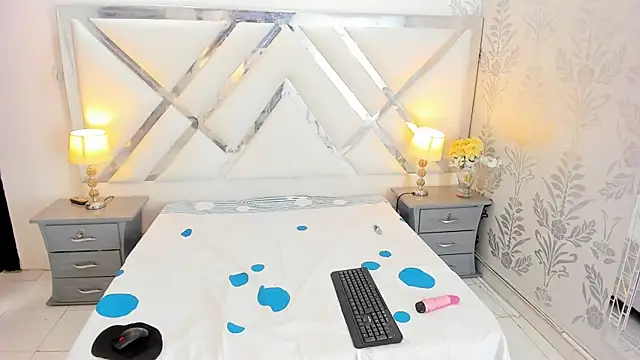 scarlettecortes online show from April 10, 2026, 2:35 pm