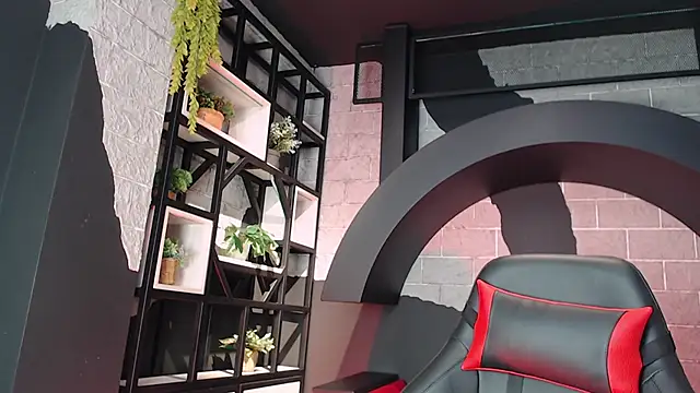 TINIFOX online show from April 8, 2026, 1:34 pm