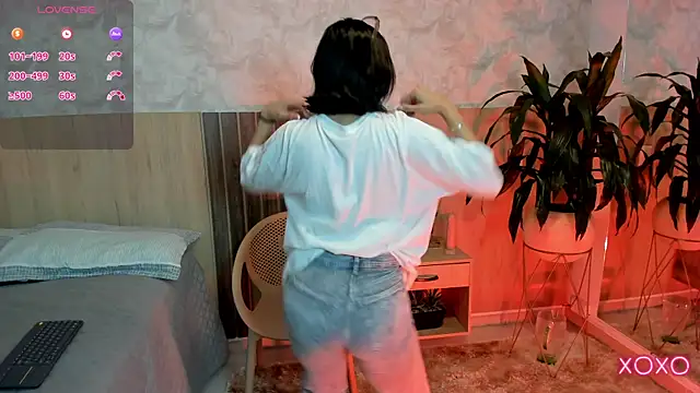 Snapshot of LiriaSweetie chatting on April 14, 2026, 1:16 pm LiriaSweetie online show from April 14, 2026, 1:16 pm