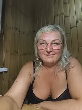 White-Chocolatte online show from July 18, 2026, 6:27 pm