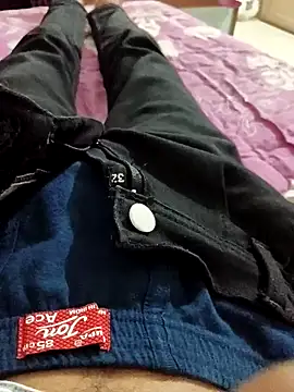 ekwjj online show from April 14, 2026, 7:19 pm