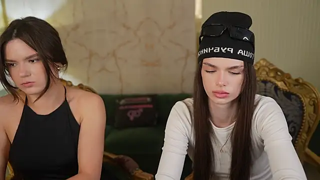 AriaAstra online show from April 25, 2026, 2:25 pm