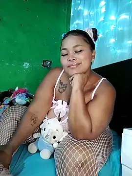 Nikita Glam online show from May 5, 2026, 2:58 am