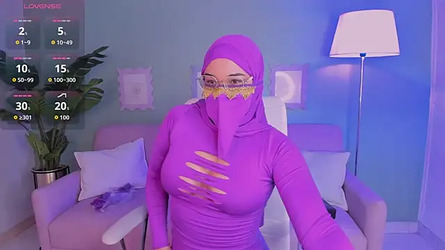 Snapshot of SamiraLuxe chatting on April 9, 2026, 9:48 am SamiraLuxe online show from April 9, 2026, 9:48 am