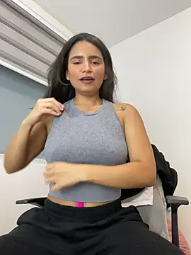 holaRosa online show from July 19, 2026, 11:34 pm