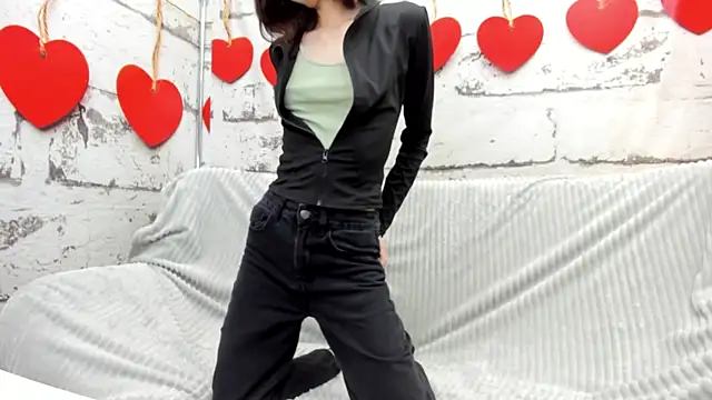 hii elle online show from April 19, 2026, 8:26 am